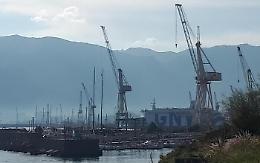 Morto ai Cantieri Navali, effettuata l'autopsia: familiari chiedono la verità