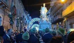 Siracusa, buio al passaggio della Santa della luce: “Manomesse le luminarie”