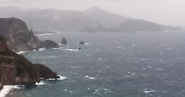 Mare mosso e forte vento, tutte isolate le 7 “sorelle” dell'Eolie