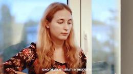 Aleksandra Skochilenko, l'artista russa che metteva i bigliettini contro la guerra nei supermercati è in carcere da nove mesi. L'appello della fidanzata: «Ha subìto abusi fisici e sessuali, fatela uscire»