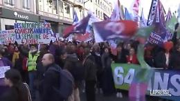 Parigi, manifestazione contro la riforma delle pensioni: in piazza 150mila persone