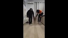 Per Carnevale bimbo vestito come Matteo Messina Denaro: il video shock