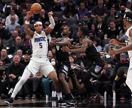 Basket, Nba: Banchero da veterano, Orlando sbanca Charlotte