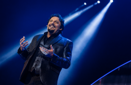 Enrico Brignano e "Ma…diamoci del tu" ritorna a Catania