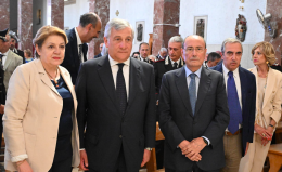 Tajani ricorda il giudice Chinnici: "Ci ha insegnato a combattere la mafia". E sui roghi: "Contrastare dolo e interessi"