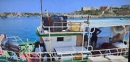 Migranti depredati di soldi e motore, per il Gip «la consegna di denaro rientra nella pirateria»