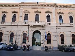 Catania, detenuto tenta di strangolare poliziotto penitenziario per un colloquio negato
