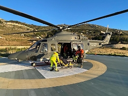 Malore su un peschereccio al largo di Trapani, salvato con un elicottero dell'Aeronautica