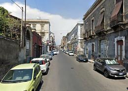 Investì due ragazzi sullo scooter per poi darsi alla fuga: identificato il pirata della strada di via Plaja