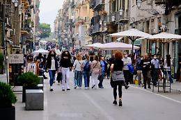 Solo cibo in strada: il sindaco Roberto Lagalla vieta espositori non alimentari in via Vittorio Emanuele e via Maqueda