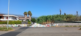 Fondachello, rifiuti abbandonati