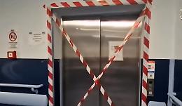 Cede l'ascensore all'ospedale Sant'Elia: operatrice Asp ferita, indaga la Procura di Caltanissetta