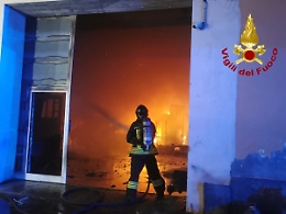 Incendio distrugge il negozio di fiori: c'è l'ipotesi della matrice dolosa 