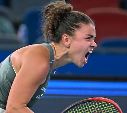 Rybakina stende Paolini al Ningo Open (6-3, 6-2): la corsa alle WTA Finals resta in bilico