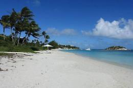 Turista dimenticata su un'isola durante una crociera. Trovata morta