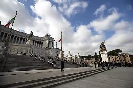 Nella giornata nazionale delle forze armate gli onori ai caduti e i messaggi di Mattarella e Meloni