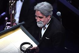 Addio al maestro Peppe Vessicchio, storico direttore d'orchestra di Sanremo