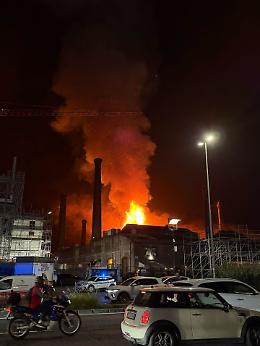 Incendio alle Ciminiere di Catania, ecco la diretta video del rogo e delle operazioni di spegnimento
