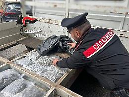 Oltre 10 kg di marijuana nel doppiofondo di un furgone:  un uomo arrestato dopo sbarco da Villa S. Giovanni