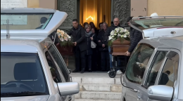 A Corleone i funerali della madre e della figlia morte insieme: «Giusi era una piccola Gesù»