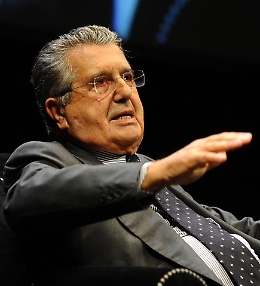 De Benedetti: «Elkann? Venderà i giornali e metterà l'oceano fra lui e i pm italiani»