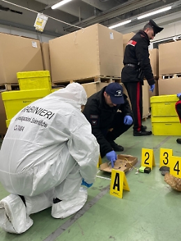 Allarme bomba al centro di smistamento delle poste di Catania: l'ordigno perfettamente riprodotto era finto 