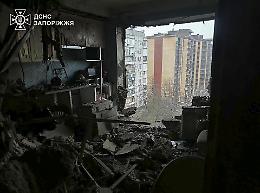 Raffineria russa in fiamme dopo attacco di droni ucraini. Esplosioni anche a Kiev