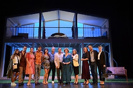 Dopo il film e la serie, Muccino debutta  a Catania come regista teatrale con "A casa tutto bene"