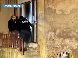 Migranti bangladesi torturati a Vittoria, il sogno di un lavoro finisce in una prigione