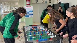 De Amicis‑Garibaldi, la scuola che cresce e previene: i ragazzi protagonisti contro le devianze
