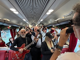 Sicilia Express, le parole di Lello Analfino dopo l'esibizione a bordo: &laquo;&Egrave; un'idea ma non basta&raquo;