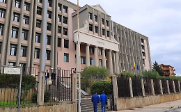 Il marito indagato e archiviato, ma il trasferimento scatt&ograve; lo stesso, la moglie: &laquo;Famiglia distrutta l'Arma mi ascolti&raquo;