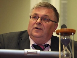 Si d&agrave; fuoco sulla Piazza Rossa a Mosca, la protesta estrema di un imprenditore-scienziato russo apre uno squarcio sul sistema della difesa che ha travolto la Russia delle armi