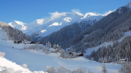 Alto Adige, valanga mortale: travolto un uomo, la moglie illesa