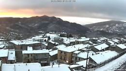 Temporali e freddo tagliente, domenica d&rsquo;inverno sull&rsquo;Italia. Sicilia lambita dall'ondata artica: vento e neve fino a 700 metri