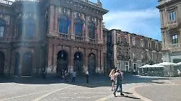 Teatro Massimo Bellini: ieri porte sbarrate, niente operai e turisti delusi