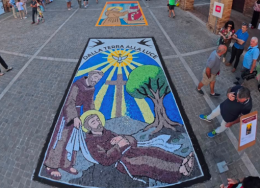 La magia della Coriandolata di Acireale all'Infiorata di Montefiore dell'Aso nelle Marche