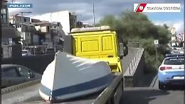 Acitrezza, sequestrate decine di barche "abusive": ora saranno messe all'asta o distrutte