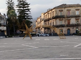 Giarre, la Stella Cometa che non “illumina” il Natale