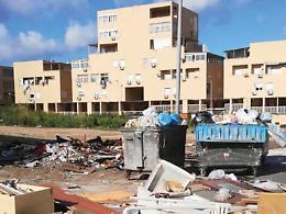 Alloggi abusivi tra i padiglioni dello Zen, dove i garage diventano case