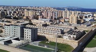 Sventato tentativo di introdurre cellulari e droga al carcere di Trapani: due denunciati dopo l'inseguimento