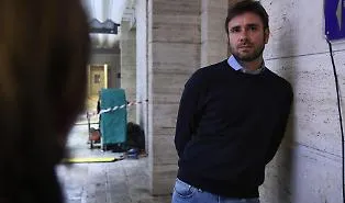 Di Battista, condizioni ancora gravi: slitta il trasferimento in Italia