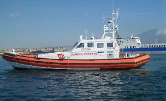 Cadavere con un giubbotto salvagente davanti al lungomare sud di Marsala