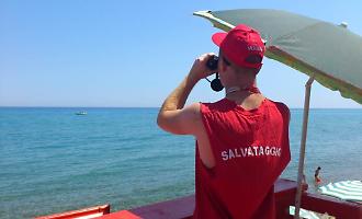 Lotta ai furbetti del mancato controllo: bagnino al bar e torretta vuota, scattano le multe della Guardia Costiera