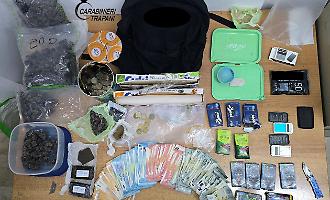 Una notifica amministrativa, la droga e l'intervento delle unit&agrave; cinofili: ecco cosa &egrave; accaduto nel trapanese