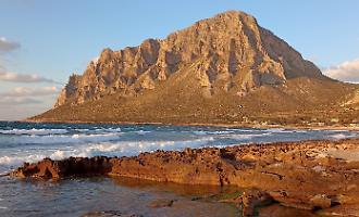 Pulizia straordinaria a Cala Buguto: Legambiente Pizzo Cofano mobilita i cittadini dopo il ciclone Harry