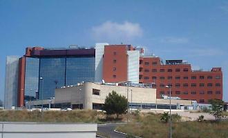 Incendio all&rsquo;esterno dell'ospedale Borsellino di Marsala: rogo subito circoscritto dai vigili del fuoco