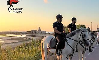 Cavalli e controlli: i carabinieri di Marsala "blindano" movida e litorali