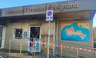 Incendio al molo di Favignana nella notte di Ferragosto: Welcome Terminal inagibile, attivit&agrave; portuali regolari