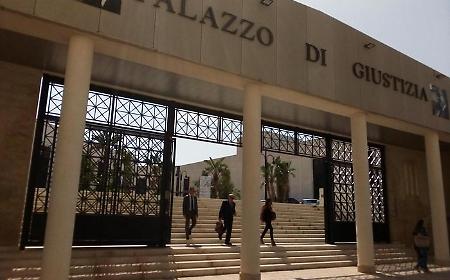 Dissequestro della nave Amisos dopo la morte di due marinai